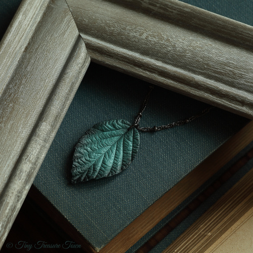 Handgemachte "Waldgeheimnis" Blatt Halskette Mystisches Graublau mit dunkler Spitze-31