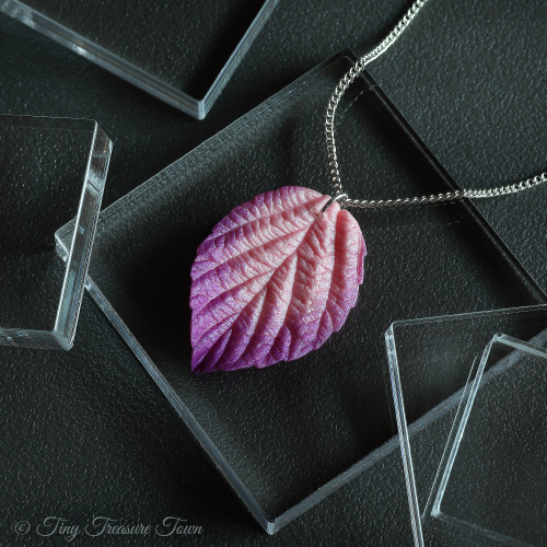 Handgemachte "Verzaubertes Blatt" Halskette Rosa mit lila Spitze und zartem Schimmer-31