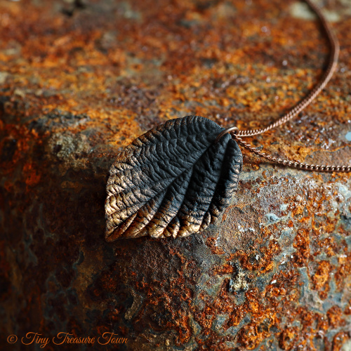 Handgemachte "Verzaubertes Blatt" Halskette Schwarz mit kupferfarbener Metallic-Spitze-31