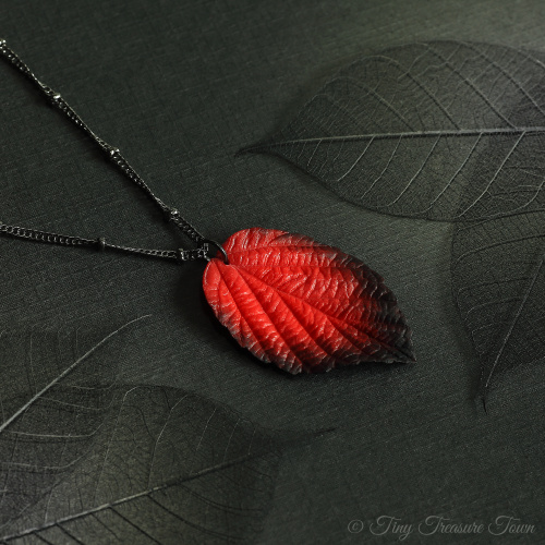 Handgemachte "Waldgeheimnis" Blatt Halskette Rot mit schwarzer Spitze-31