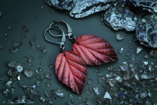 Handgemachte Ohrringe "Verzauberte Blätter" Lachsrosa mit schwarzer Spitze und zartem Seidenglanz-31