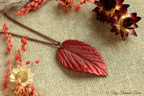 Handgemachte "Verzaubertes Blatt" Halskette Kupferfarben mit Metallic-Schimmer in Rostrot-31