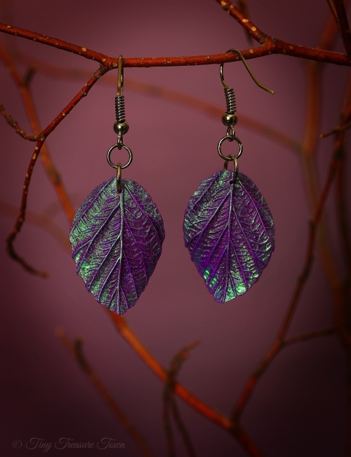 Handgemachte "Verzauberte Blätter" Ohrringe Dunkellila mit magischem blaugrünem Schimmer-31