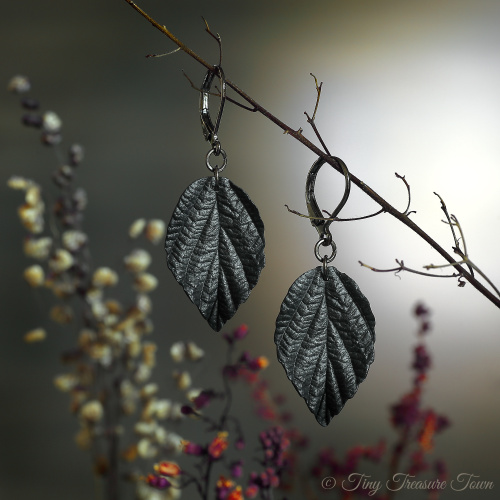 Handgemachte Ohrringe "Verzauberte Blätter" Graphitfarben mit schwarzer Spitze und zartem Schimmer-31