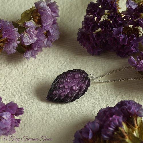 Handgemachte "Waldgeheimnis" Blatt Halskette Lila mit dunkler Schattierung und Wassertropfen (~45cm Länge)-31