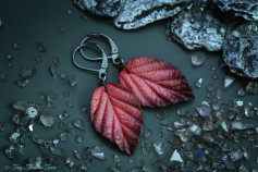 Handgemachte Ohrringe "Verzauberte Blätter" - Lachsrosa mit schwarzer Spitze und zartem Seidenglanz