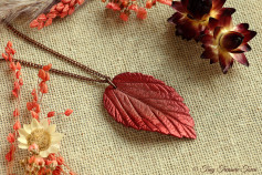 Handgemachte "Verzaubertes Blatt" Halskette - Kupferfarben mit Metallic-Schimmer in Rostrot
