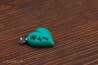 Geflicktes Herz an platinfarbener Kette-01